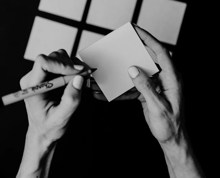 Post-it et crayon pour le défi