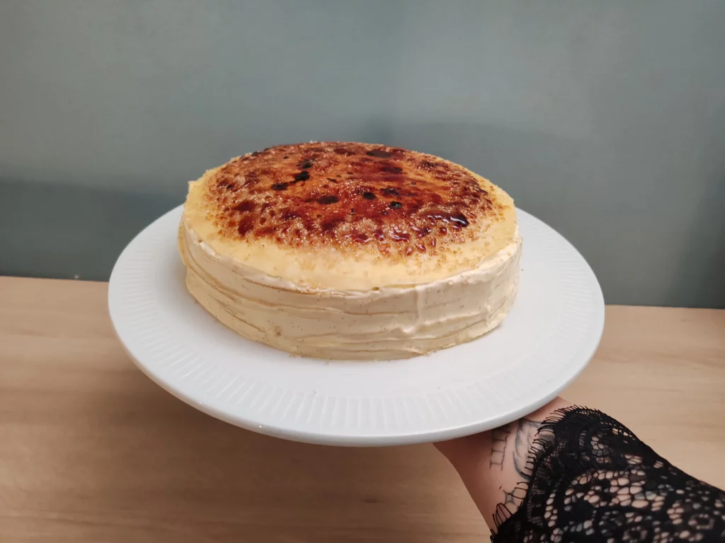 Gâteau de crêpes caramélisé