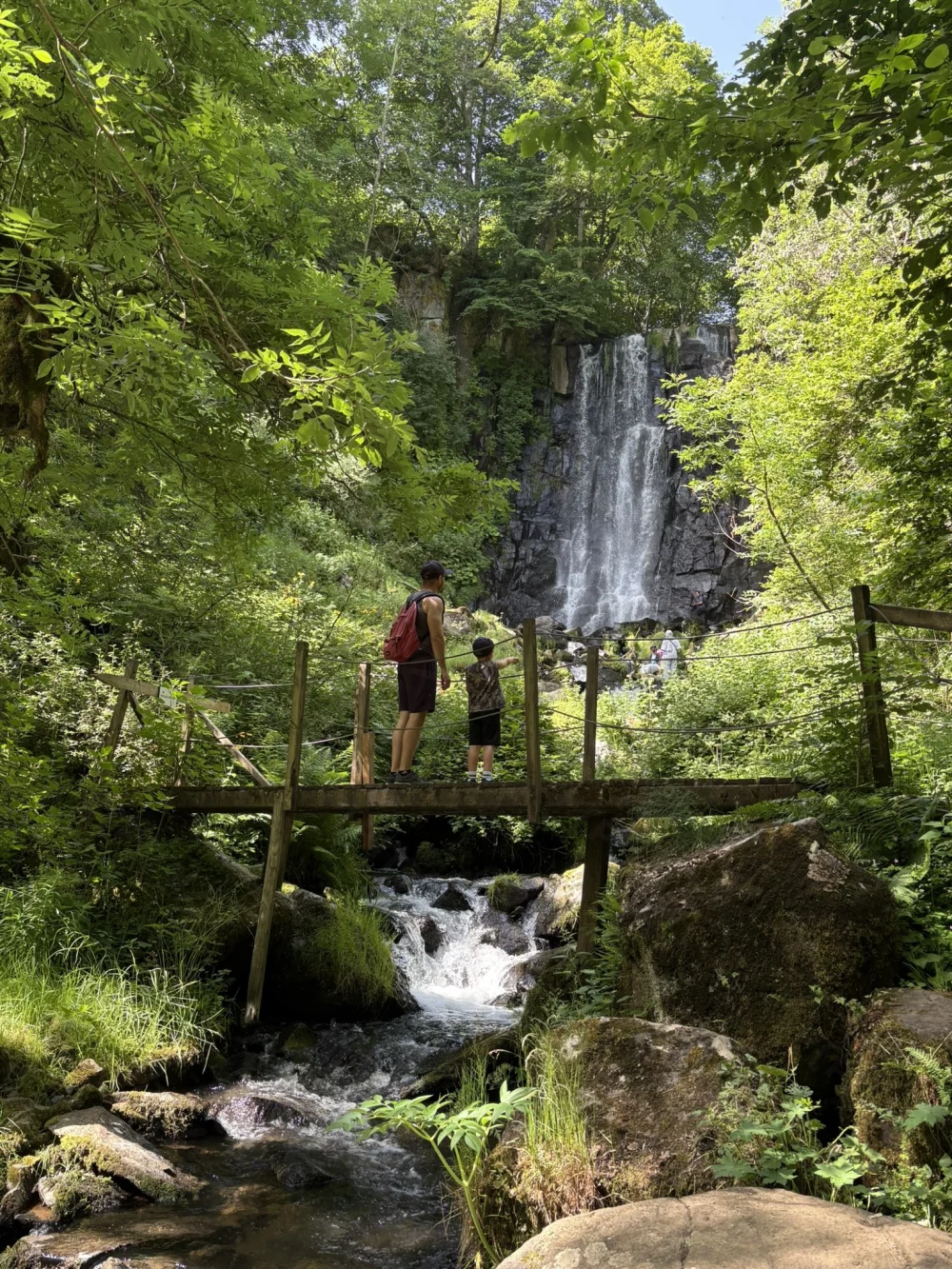 Balade nature en famille près de la cascade du Vaucoux