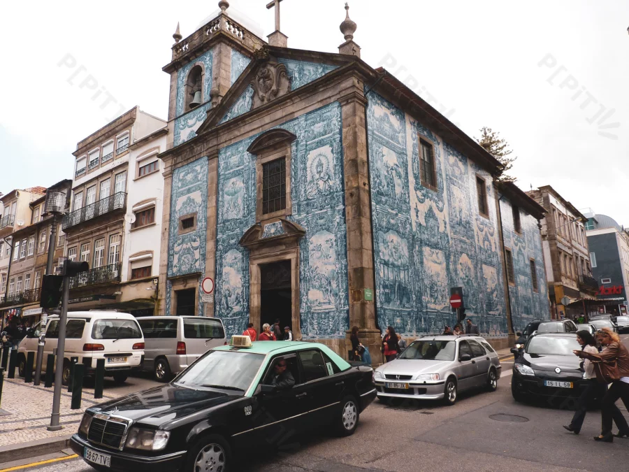 Eglise recouverte  de faïence.