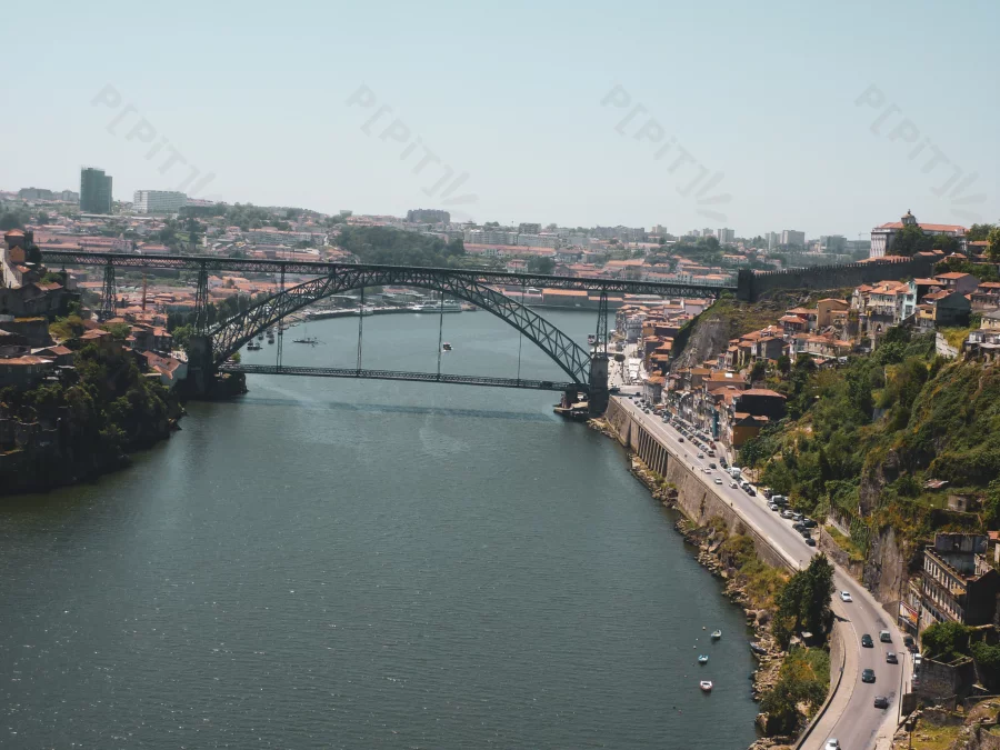 Le pont Dom Luís Ier au dessus du Douro.