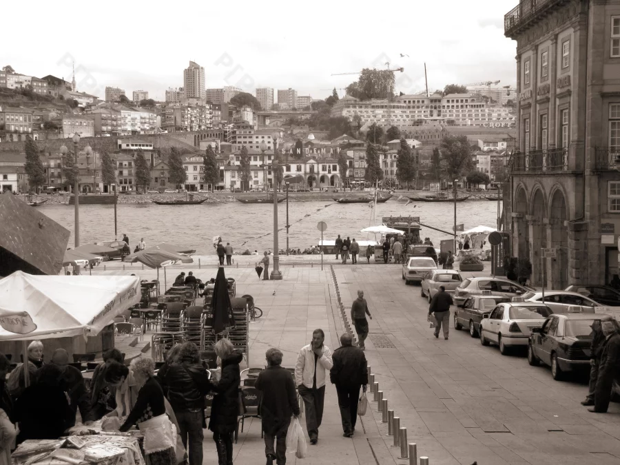 Sur les quais du Port.