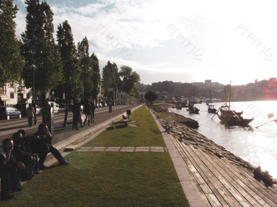 Sur les quais du Port.