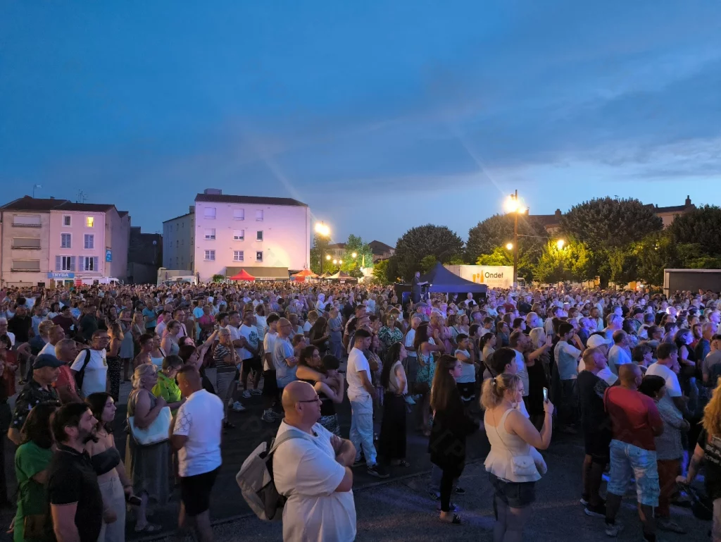 Ambiance de la Fête de la musique place de la Montagne à Issoire
